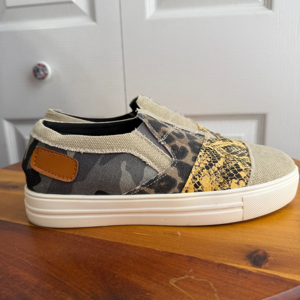 Multicolor patchwork snake cheetah slip on shoes size 8.5